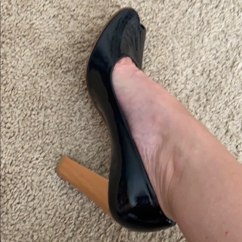 Stuart Weitzman Patent Leather Navy Peep Toe Wood Heel pump shoe EUC US 8